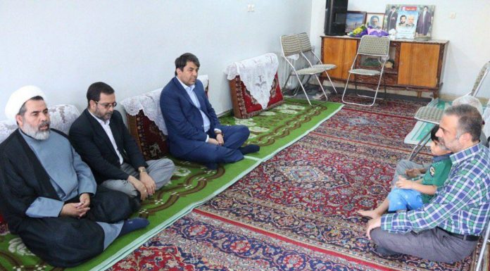 دیدار استاندار یزد با خانواده شهیدان پاکنژاد
