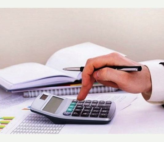 بازدید سرزده فرماندار اردکان از اداره امور مالیاتی