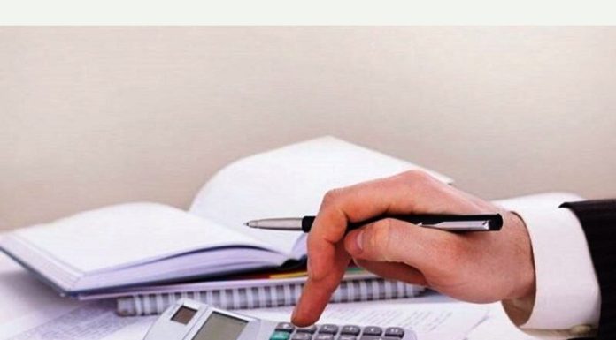 بازدید سرزده فرماندار اردکان از اداره امور مالیاتی